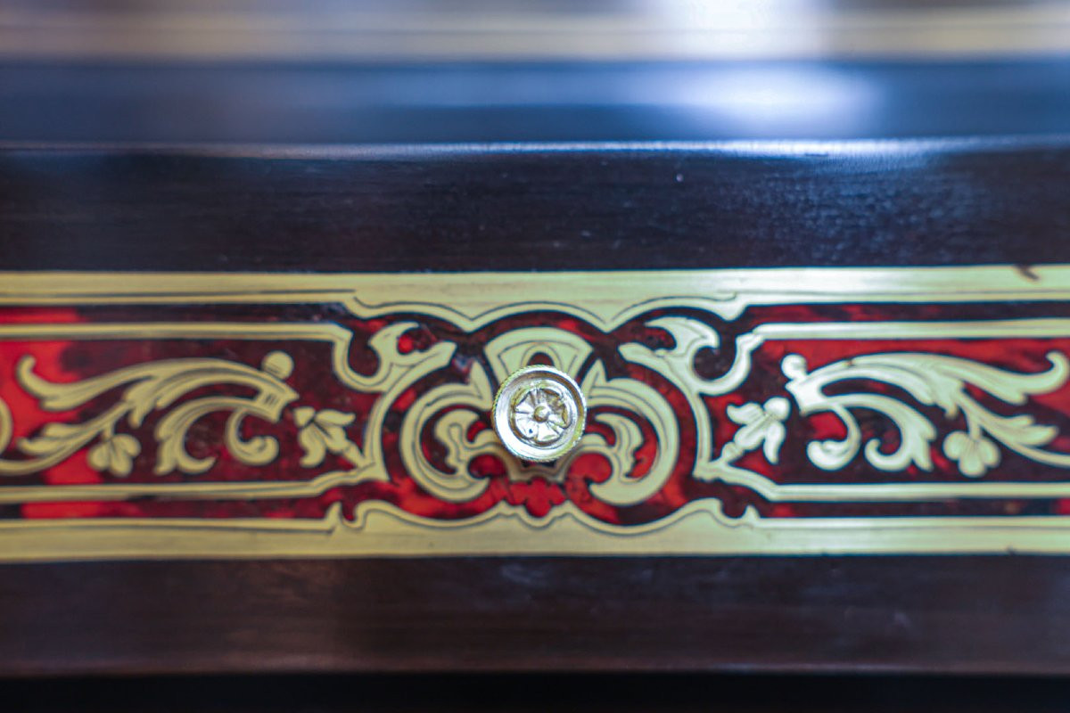 Bonheur Du Jour In The Office-photo-3