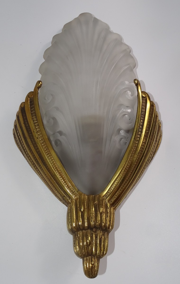 Applique Art Déco En Verre Pressé Et Bronze Doré, Muller, Schneider ??