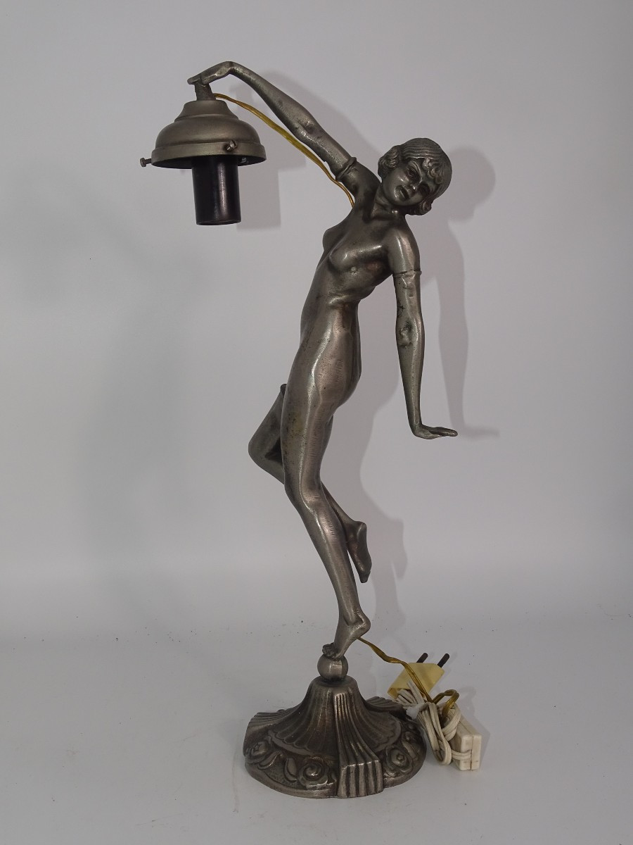 pied de lampe en bronze représentant une femme nue d'époque art déco