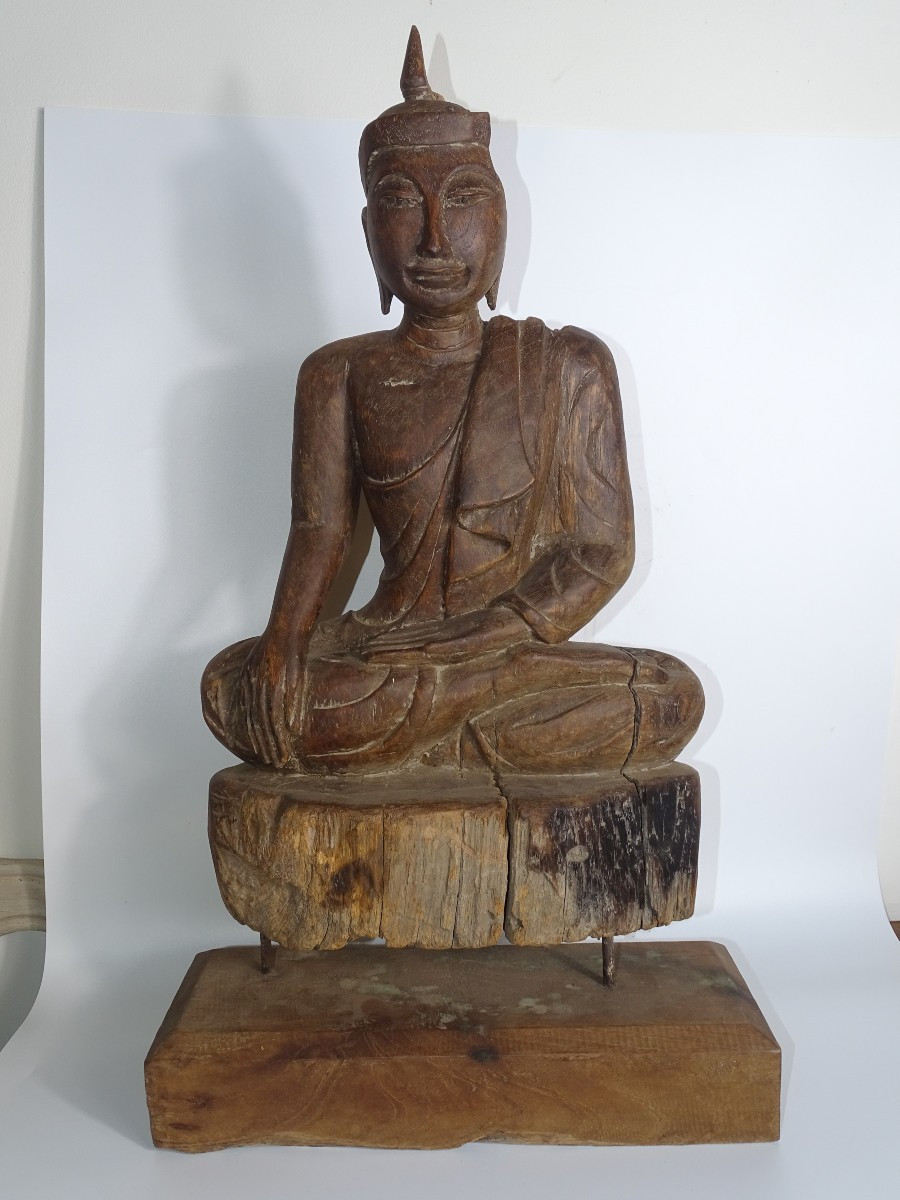 Grand Bouddha de temple ancien en bois du XVIIIème