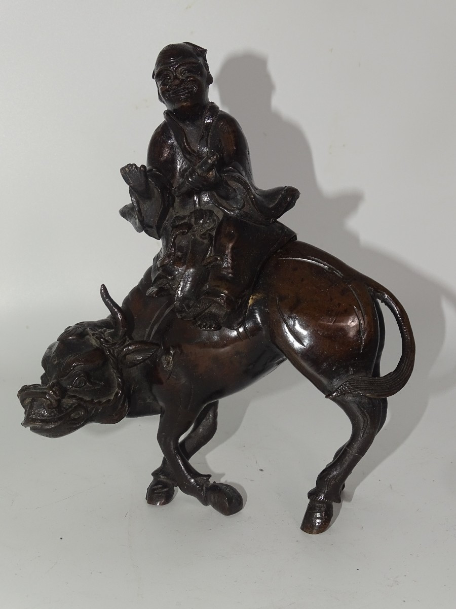 sage sur buffle en bronze du XIXème, vietnam ou japon