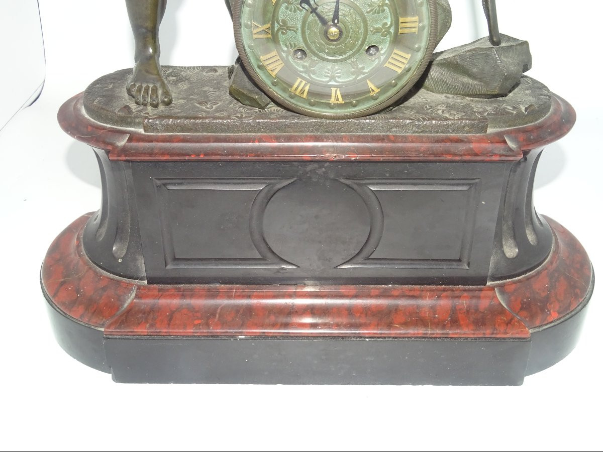 grande pendule en marbre et bronze a décor de guerrier romain époque XIXème-photo-4