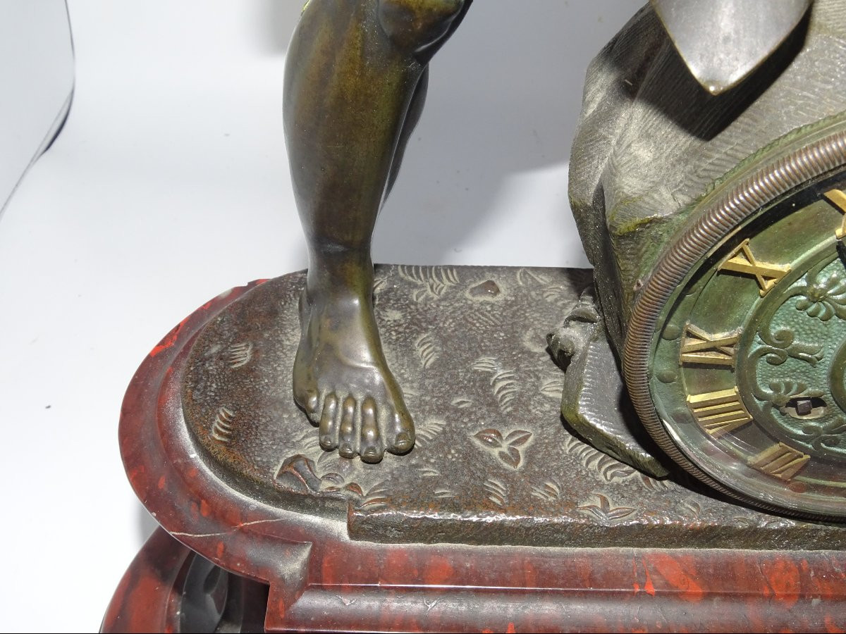 grande pendule en marbre et bronze a décor de guerrier romain époque XIXème-photo-2