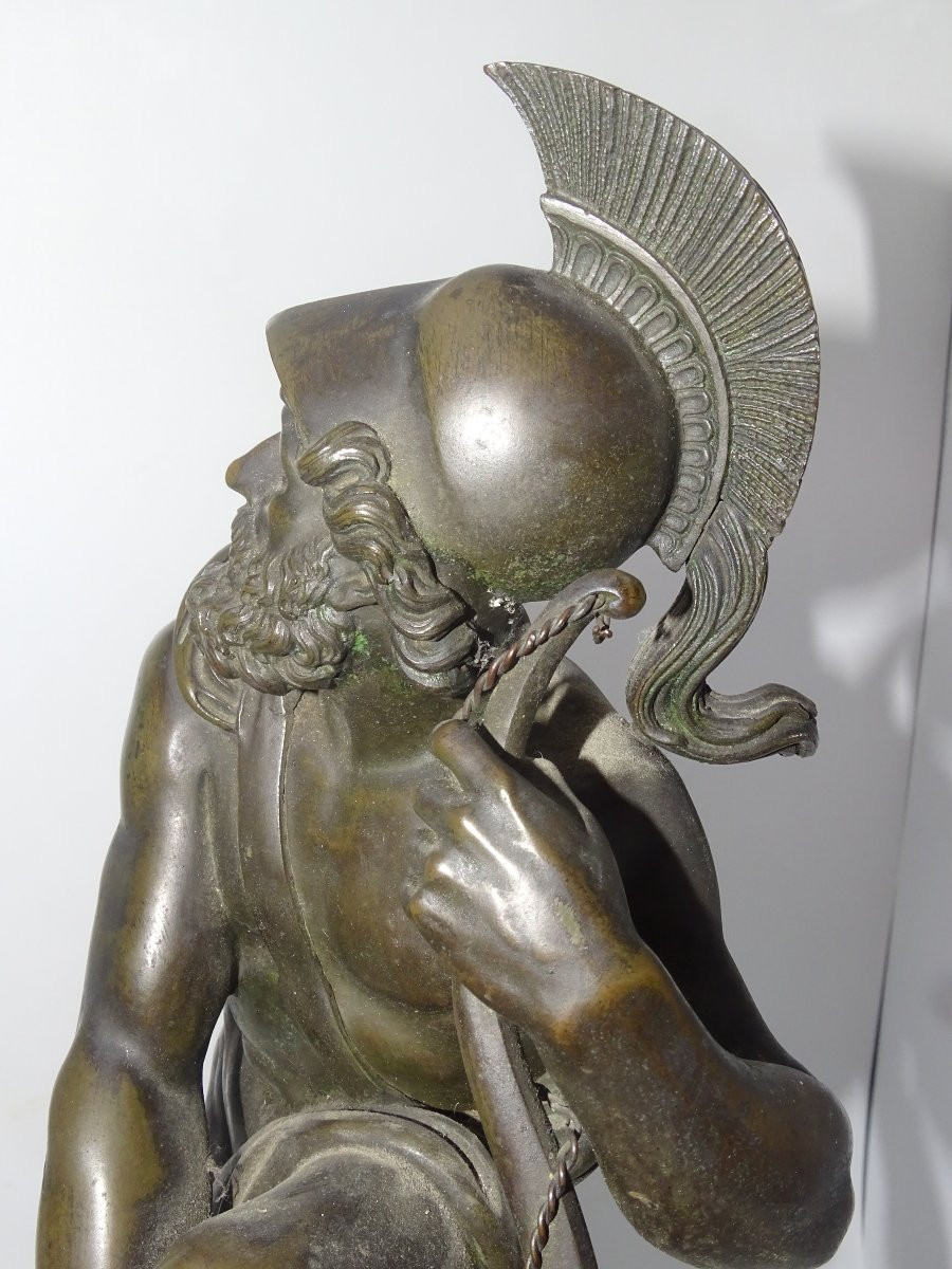 grande pendule en marbre et bronze a décor de guerrier romain époque XIXème-photo-3