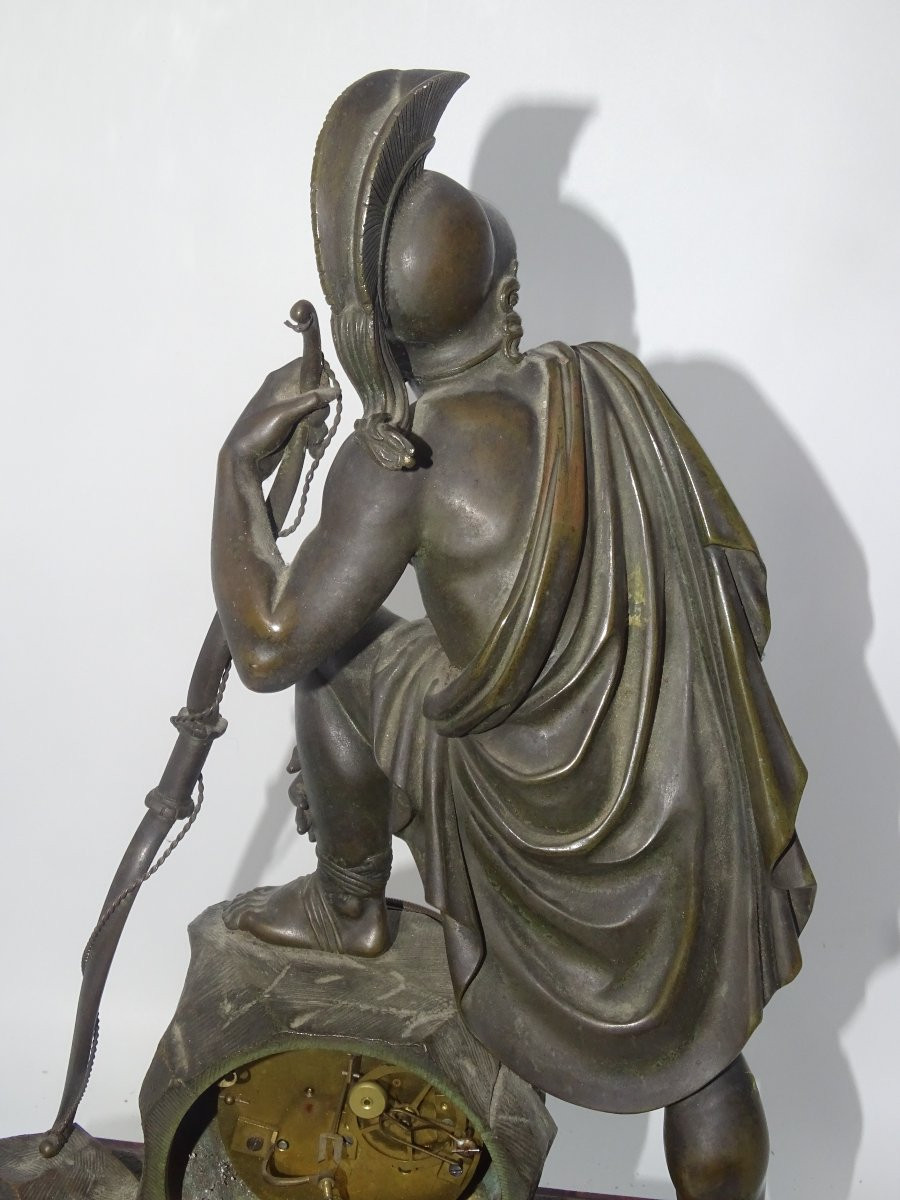 grande pendule en marbre et bronze a décor de guerrier romain époque XIXème-photo-4