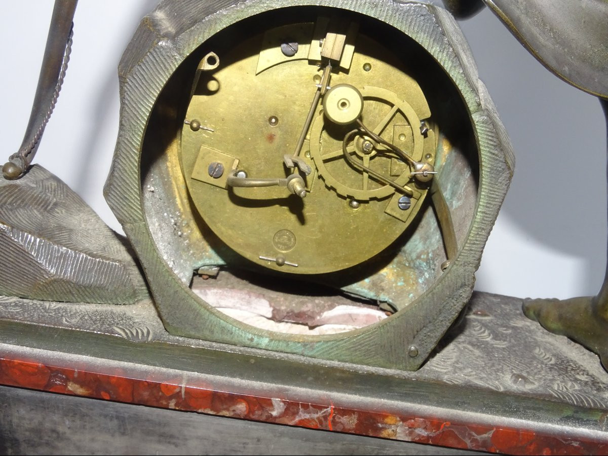 grande pendule en marbre et bronze a décor de guerrier romain époque XIXème-photo-5