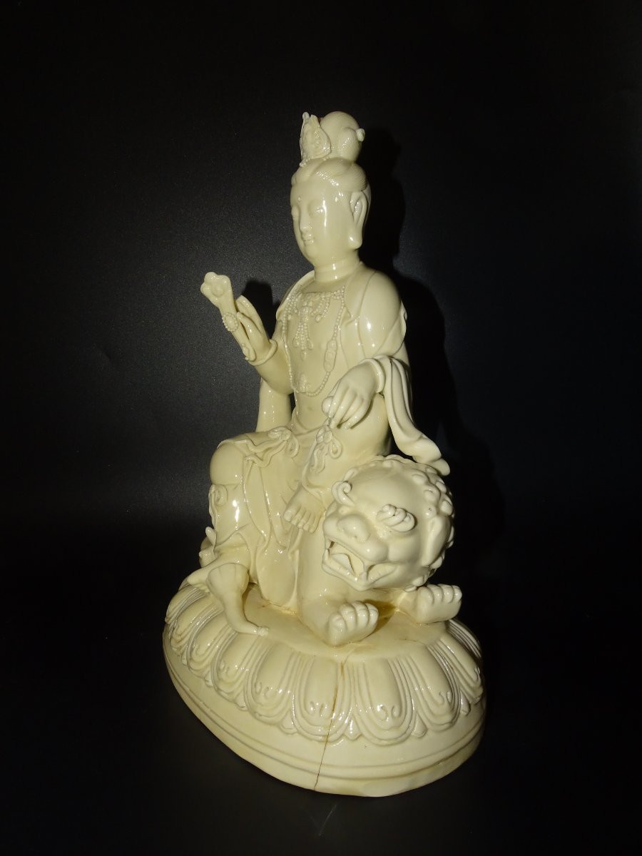 Guanyin Sculpture On A Fo Dog, Blanc De Chine Or Dehua From The 18th Century-photo-2