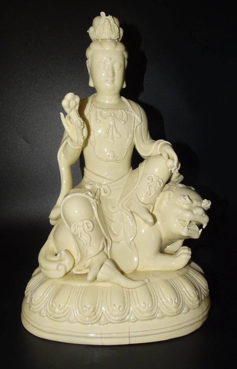 Guanyin Sculpture On A Fo Dog, Blanc De Chine Or Dehua From The 18th Century
