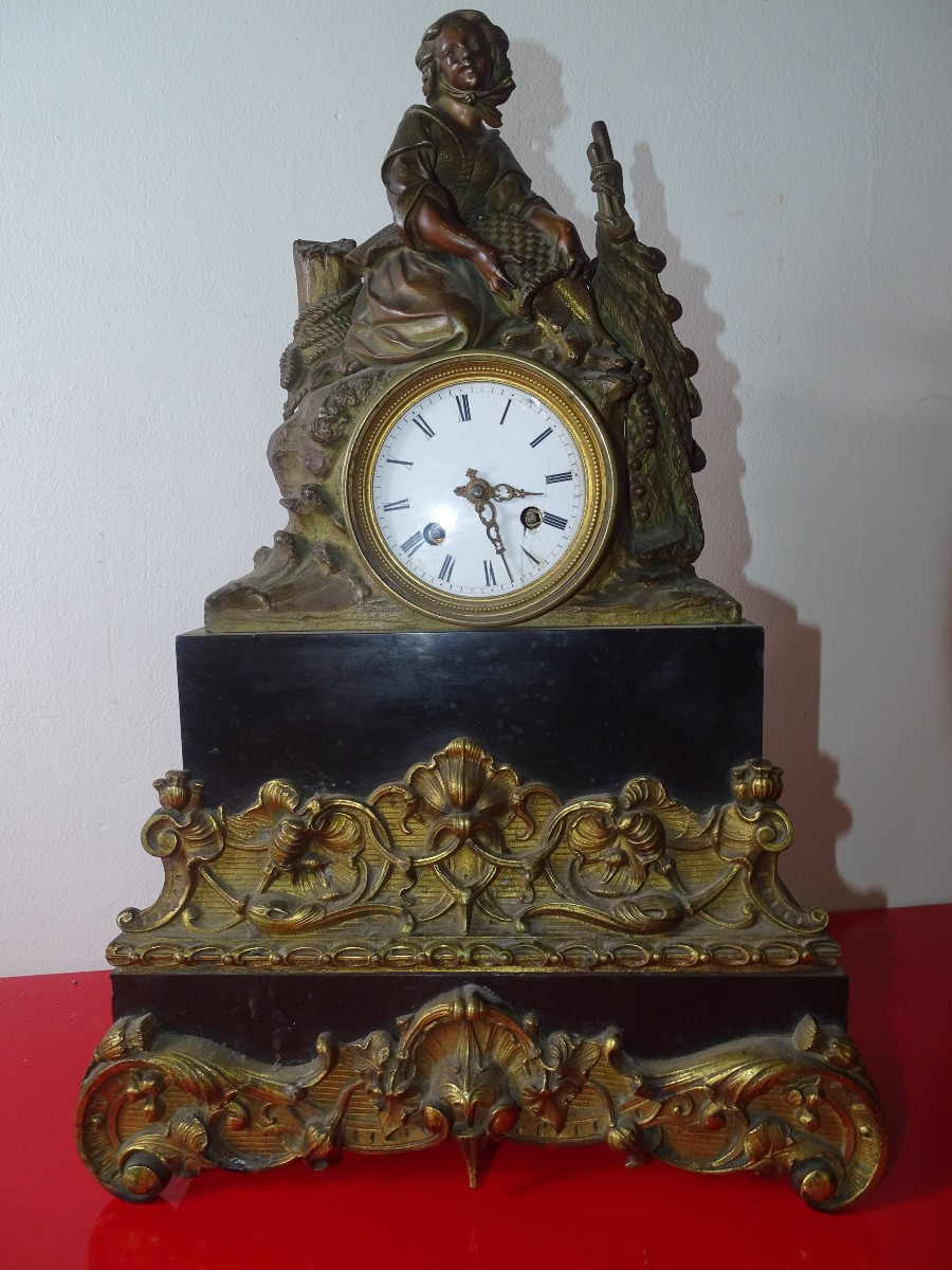 Pendule Empire Restauration Bronze Doré Mouvement A Fil, début XIXème