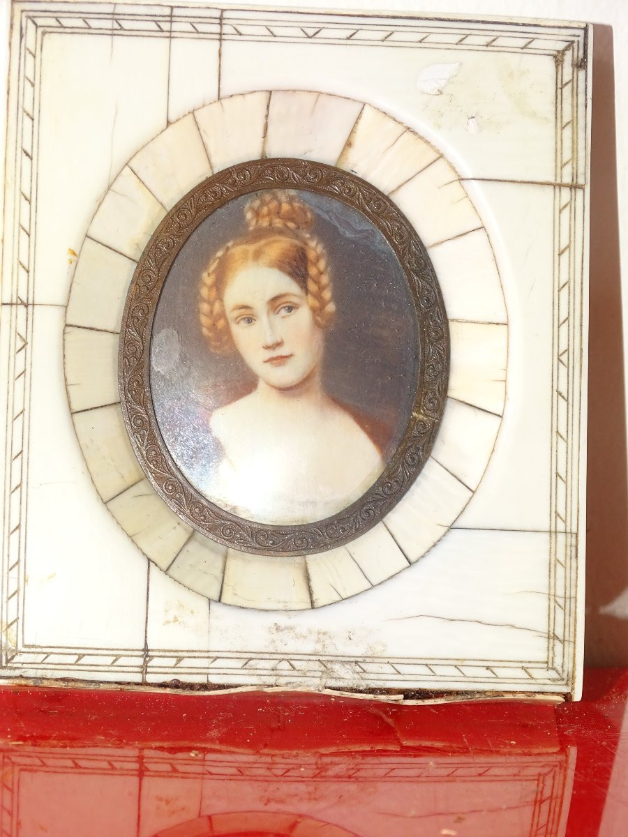 2 miniatures en os ou ivoire du XIX ème, portraits jeune femme-photo-4