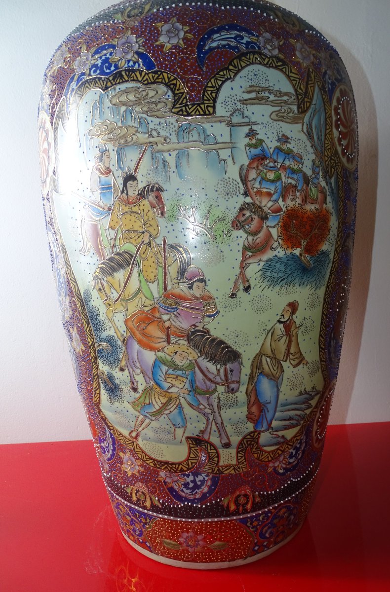 Important Chinese Or Japanese Porcelain Vase From The 19th Century-photo-3