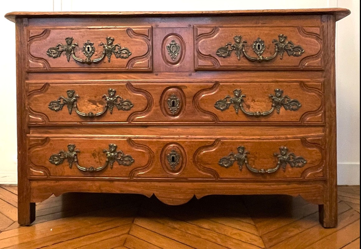 Criard Antoine-Mathieu: Commode Louis XV en Noyer, époque XVIIIème