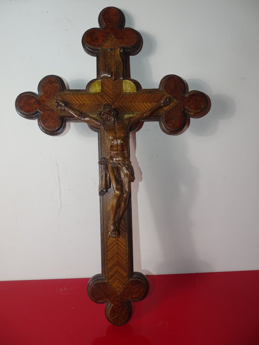 crucifix, christ mural sculpté du XIXème, marqueterie fine-photo-2