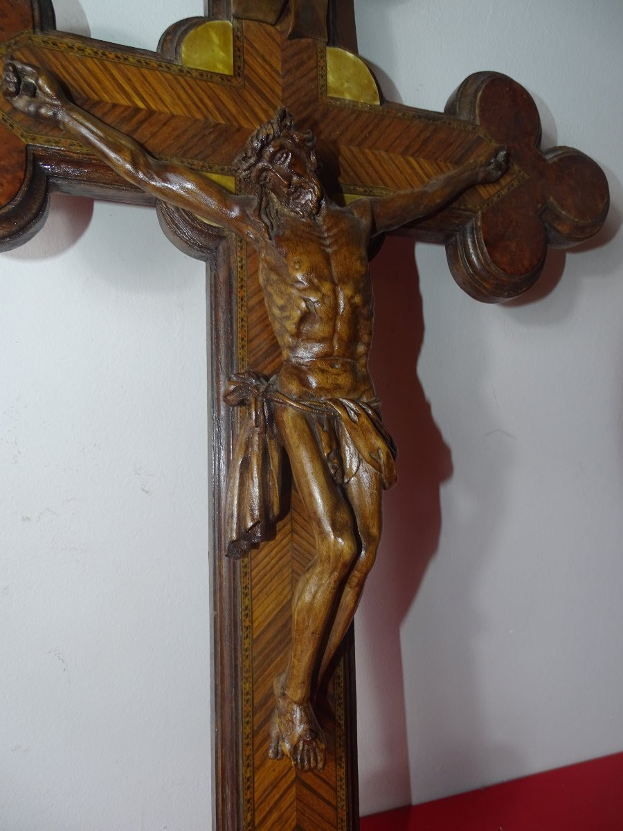 crucifix, christ mural sculpté du XIXème, marqueterie fine-photo-3