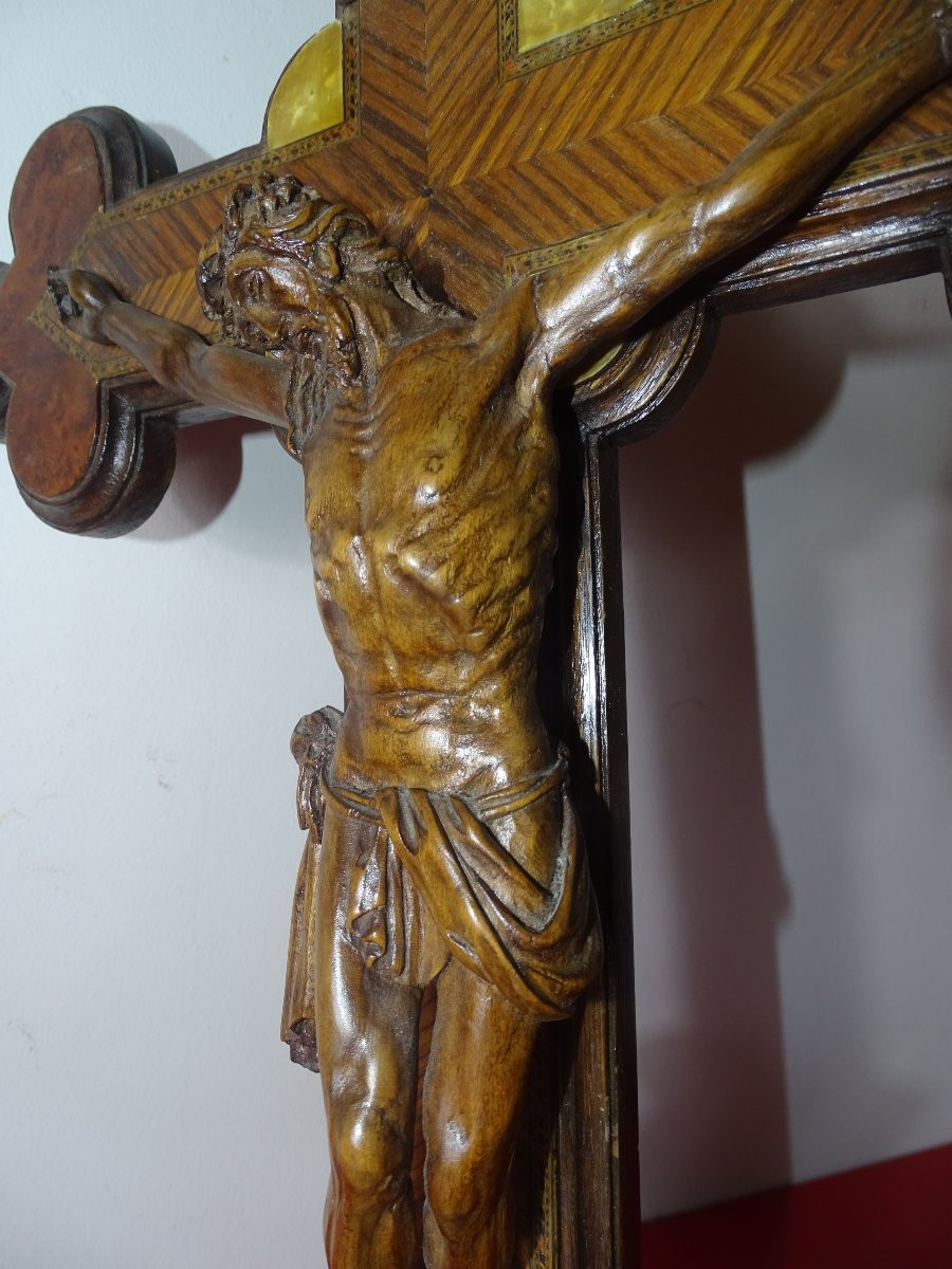 crucifix, christ mural sculpté du XIXème, marqueterie fine-photo-5