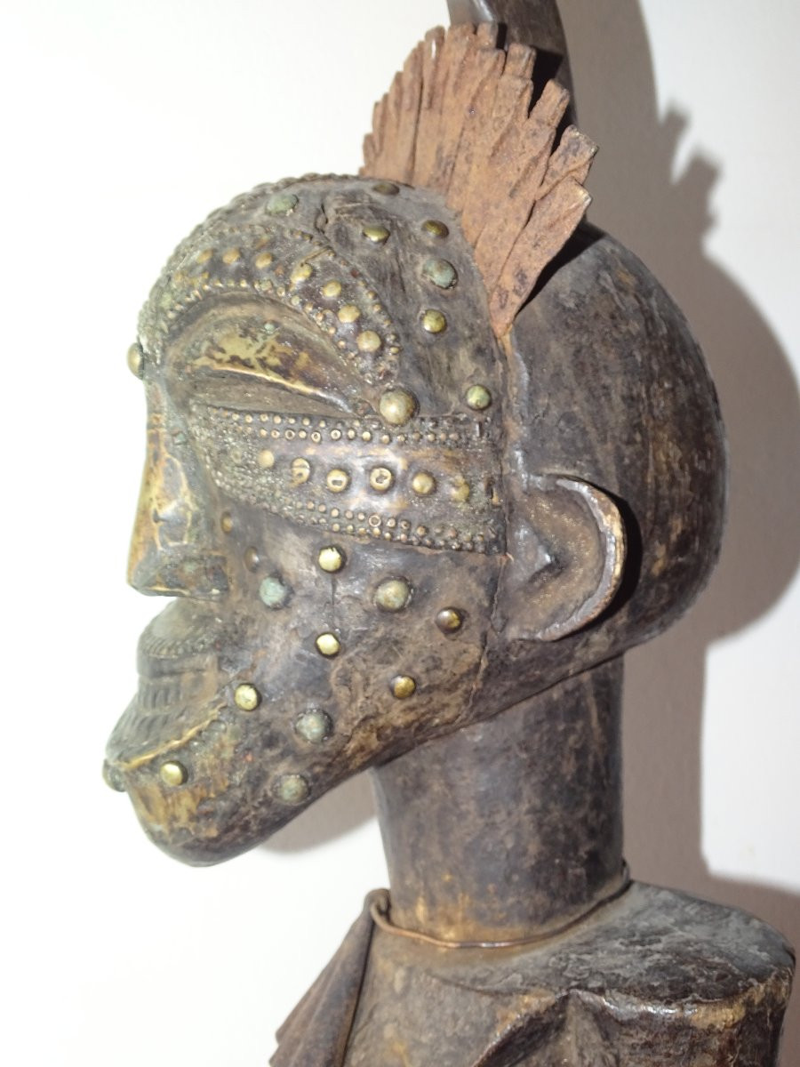 SONGYE, RDC Fétiche présentant un personnage les genoux fléchis, 83 cm-photo-2