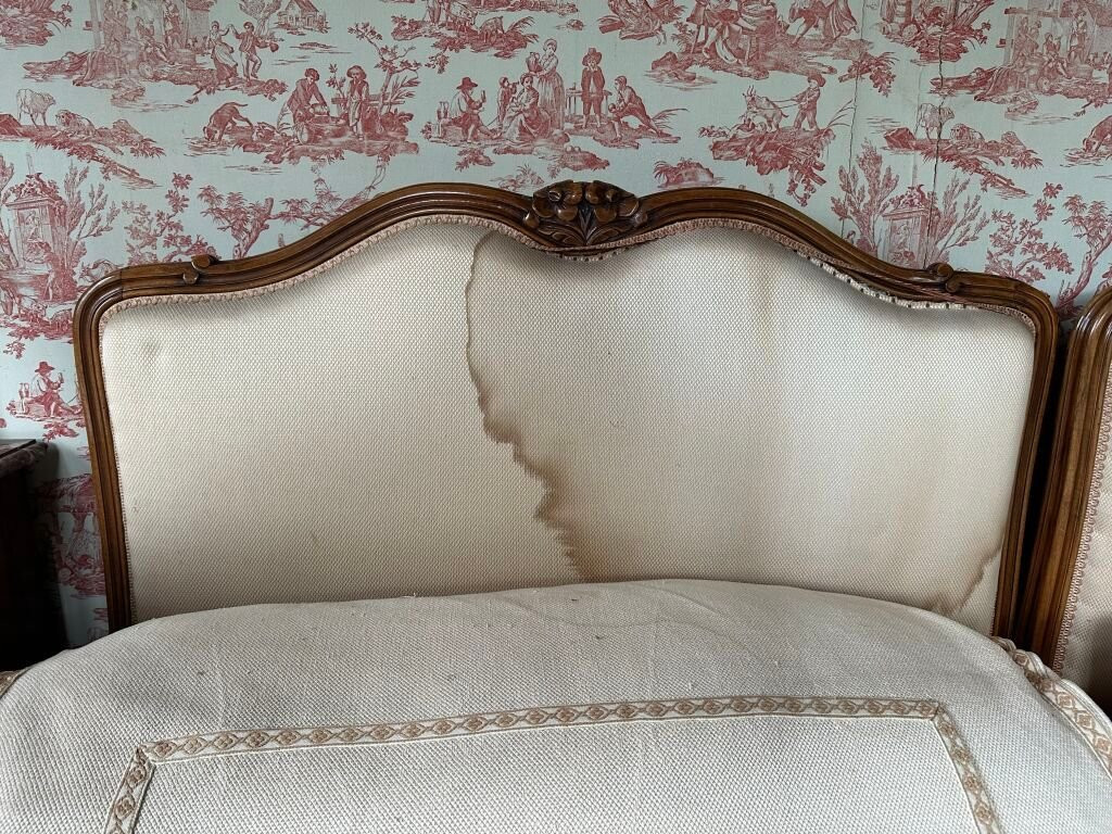 Paire de lits en noyer mouluré et sculpté. Style Louis XV.-photo-1