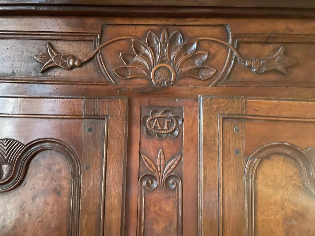 Armoire louis XV d'époque en bois sculpté et monogrammée AF-photo-2