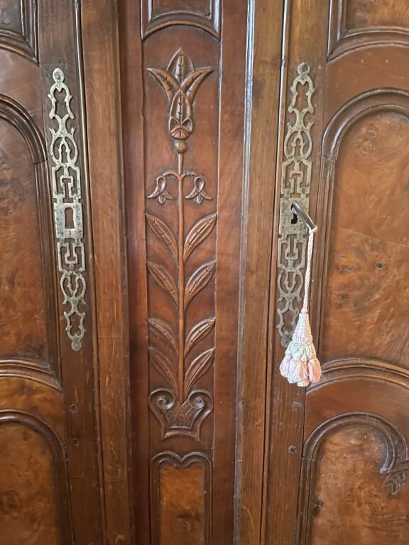 Armoire louis XV d'époque en bois sculpté et monogrammée AF-photo-3