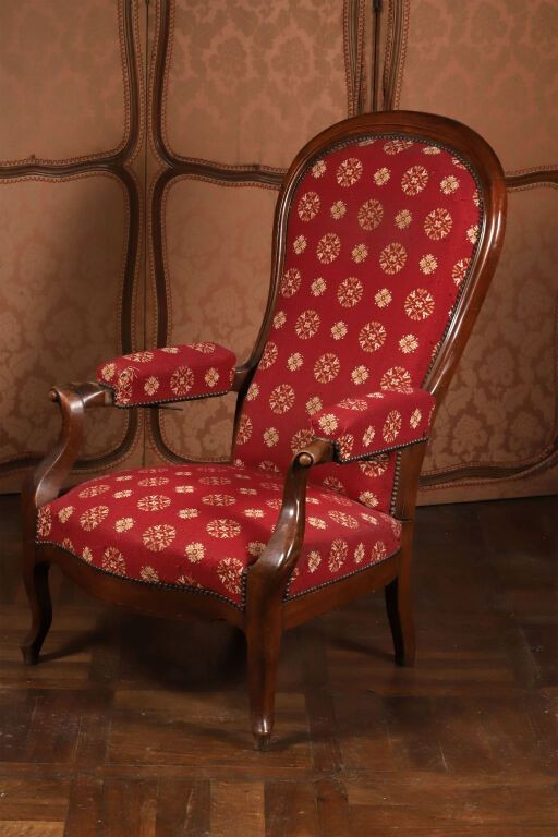 Fauteuil Voltaire é crémaillère en noyer, époque louis philippe, XIXème