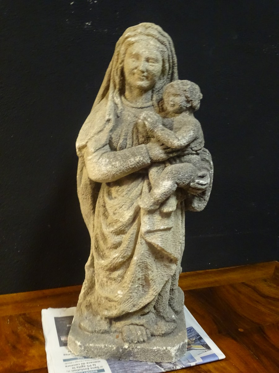 Statue Of The Virgin And Child, 18th-century Stone Sculpture
