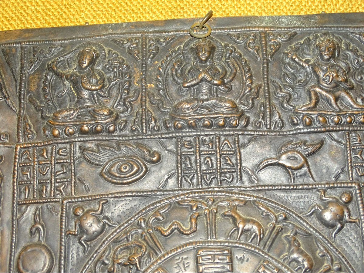 calendrier népal ou tibet en cuivre repoussé, bel encadrement-photo-3