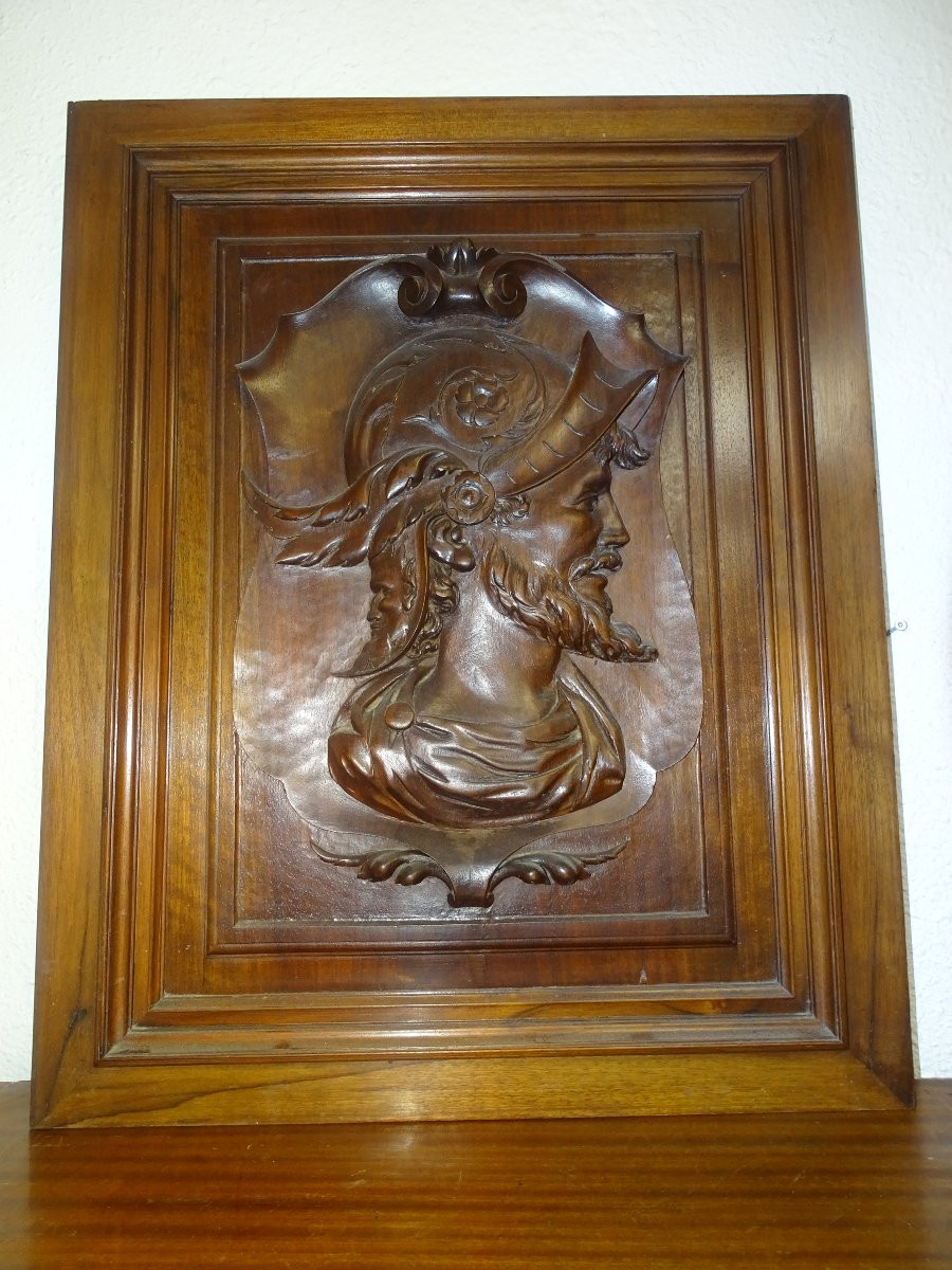 belle porte en noyer a décor de buste de homme coiffé époque XIXème-photo-2