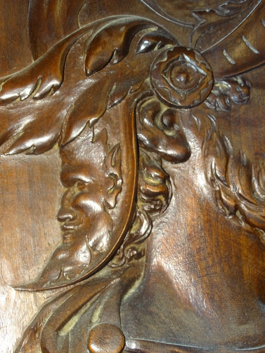 belle porte en noyer a décor de buste de homme coiffé époque XIXème-photo-3