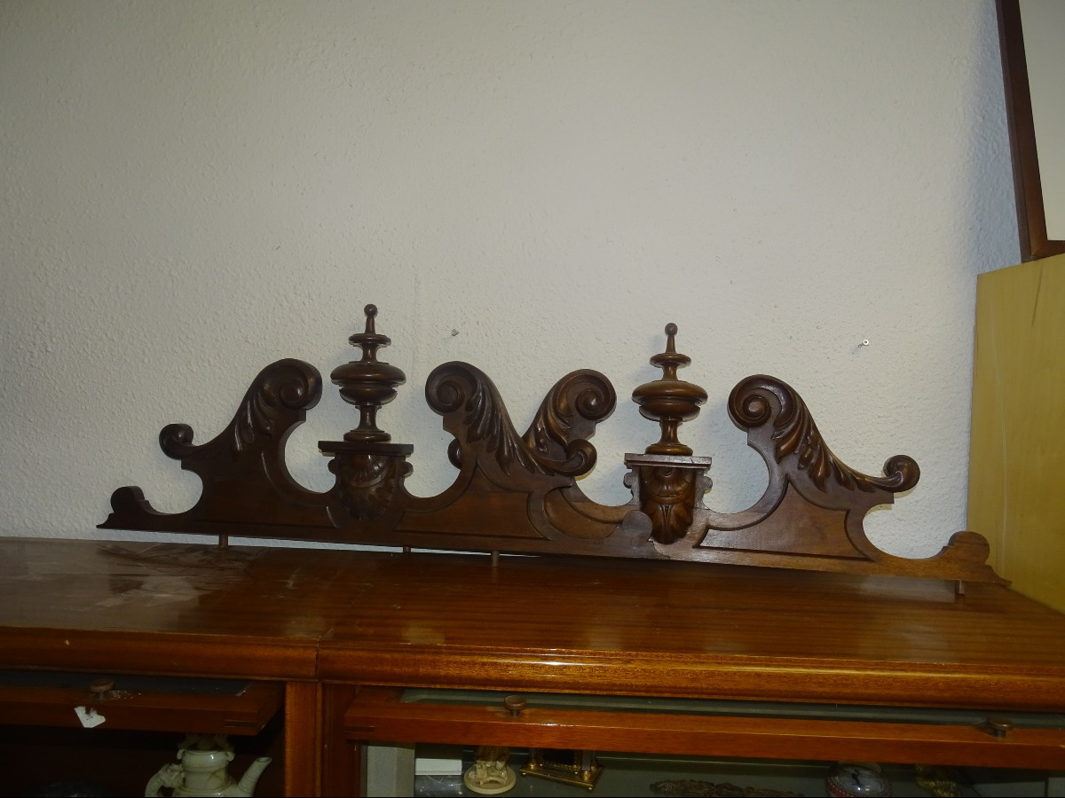 paire de frontons ou dessus de porte en noyer époque XIXème