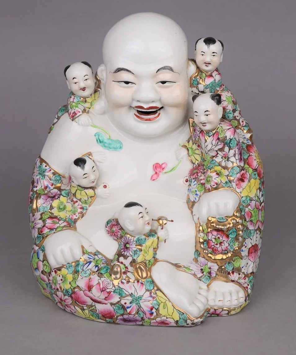 Bouddha Rieur dit Milefo et cinq enfants porcelaine Chine, 30.5 cm