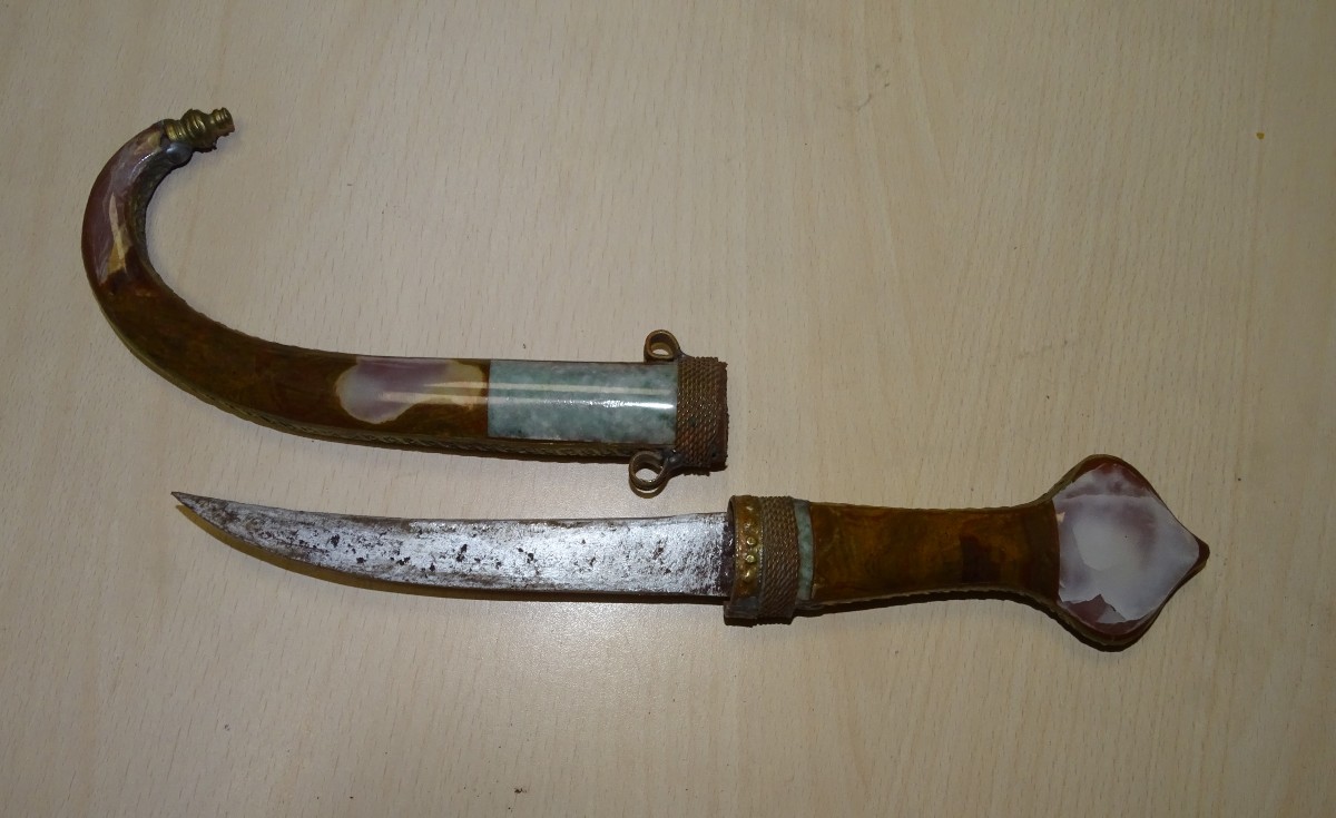 poignard traditionnel marocain -koumia en pierres dures