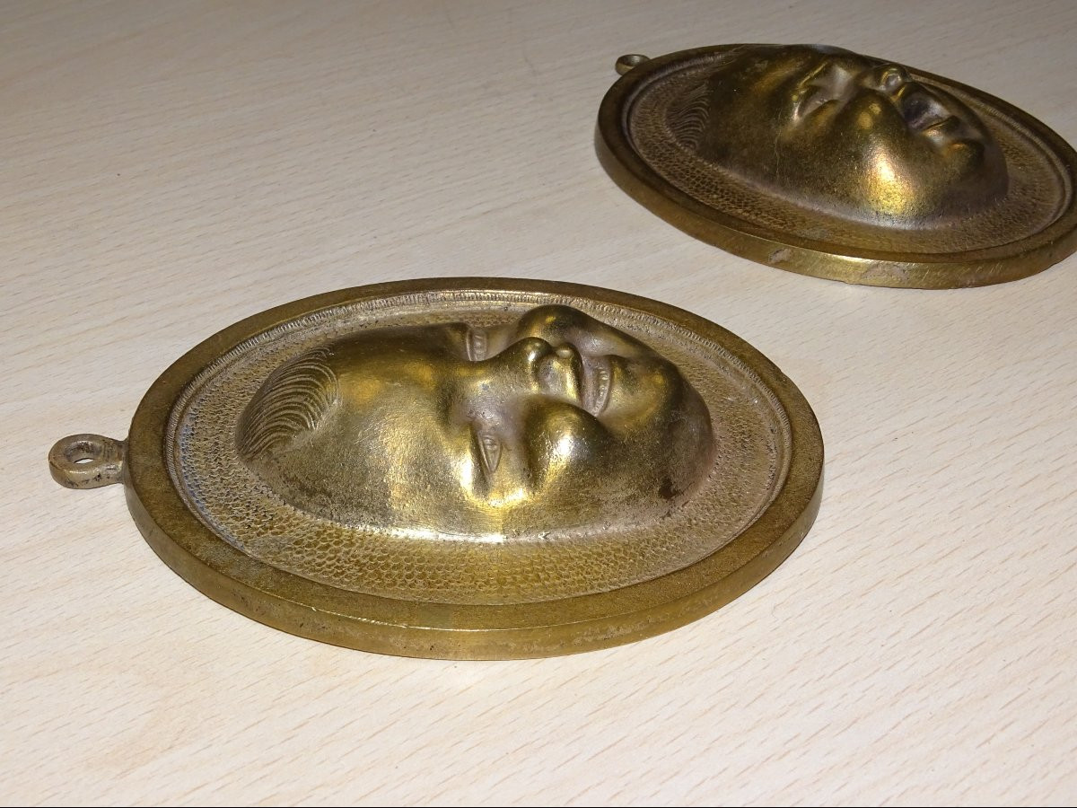 Paire de médaillons murals en bronze « Jean qui rit, Jean qui pleure », XIXᵉ siècle-photo-1