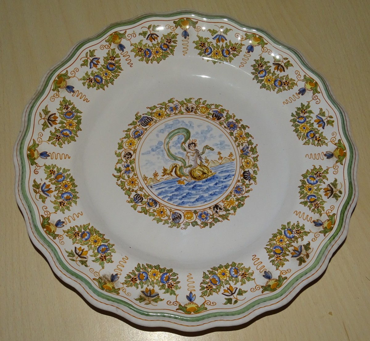 Ancienne Assiette Moustiers Décor Mythologique