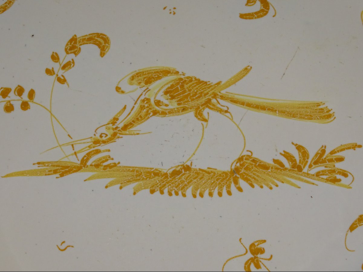 18th Century De Moustier Plate With Grotesque Decoration In Antimony Yellow-photo-3