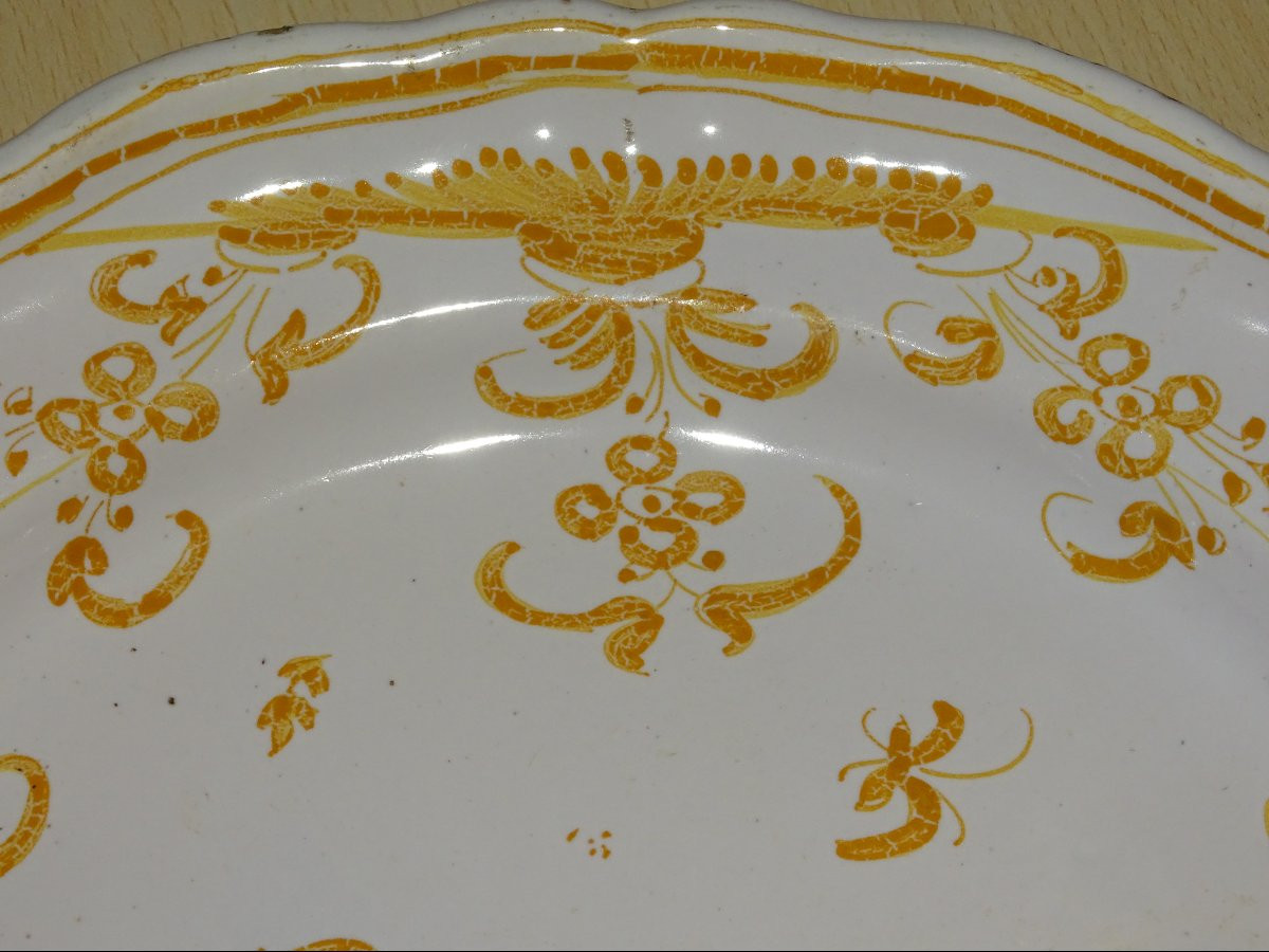 18th Century De Moustier Plate With Grotesque Decoration In Antimony Yellow-photo-4