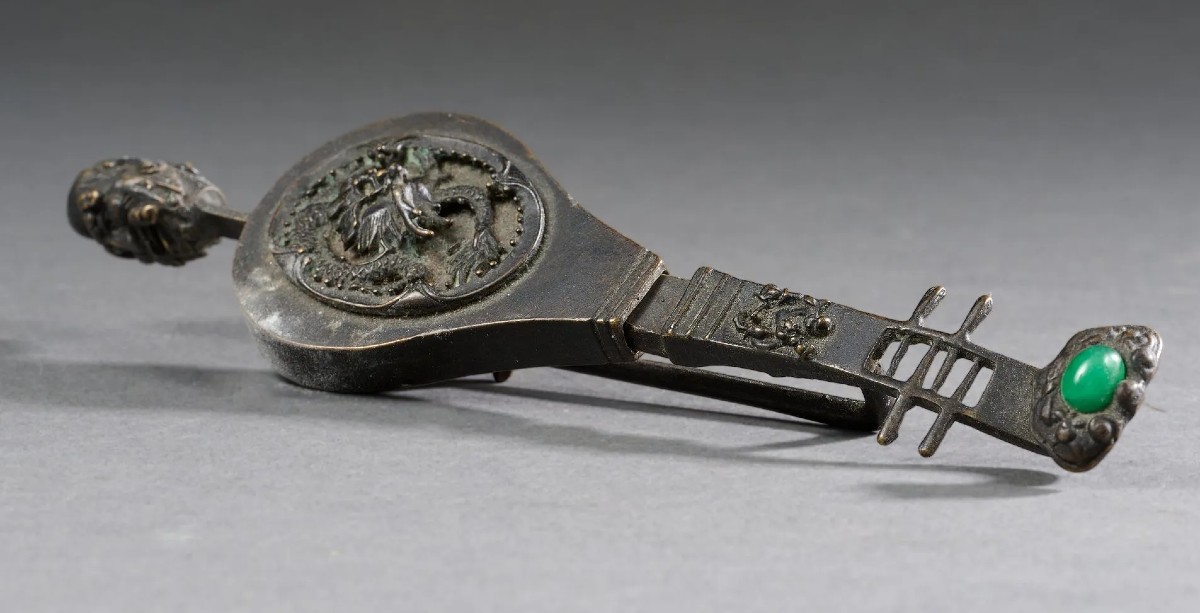 Serrure à luth chinoise en bronze XIXe siècle, clé motif dragon et phénix