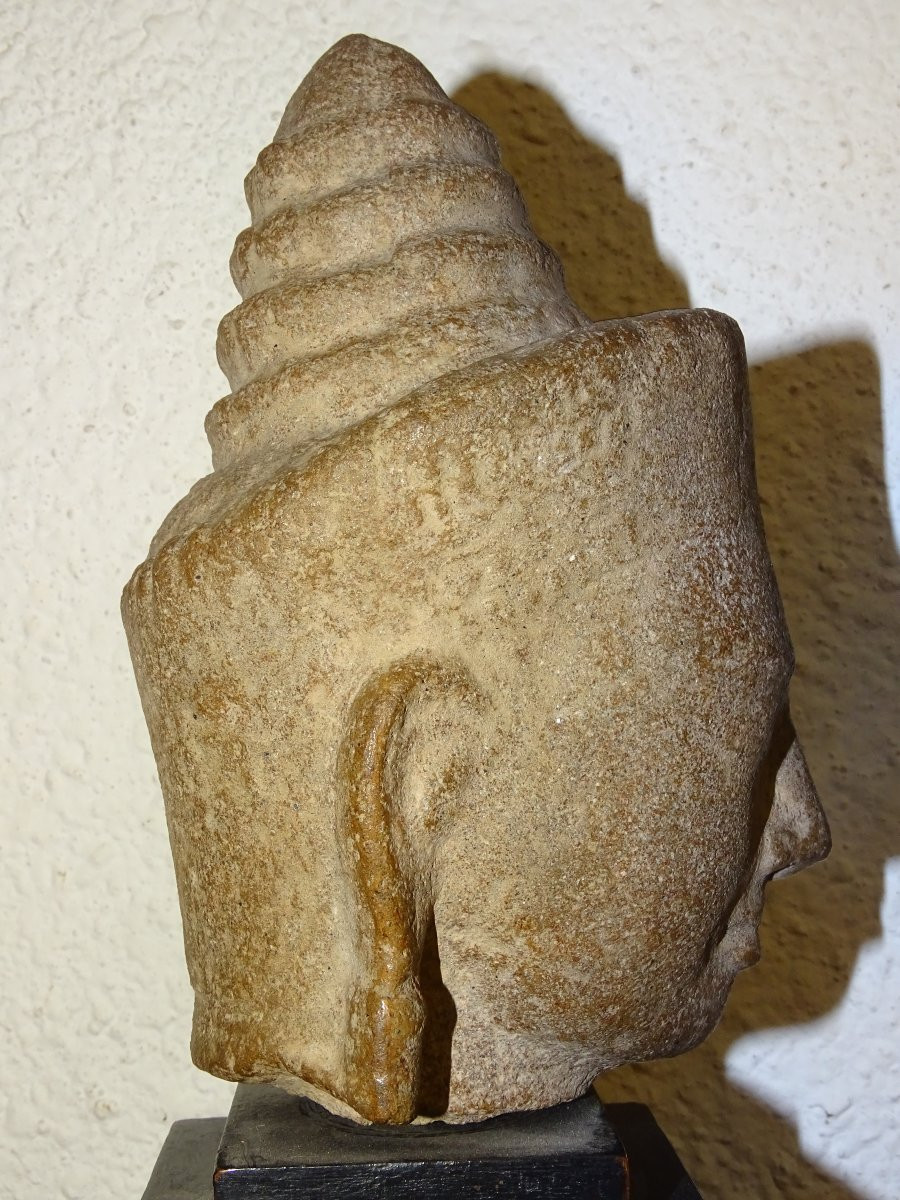 Cambodia, Former Khmer Empire, 12th-13th Century, Stoneware Divinity Head-photo-1