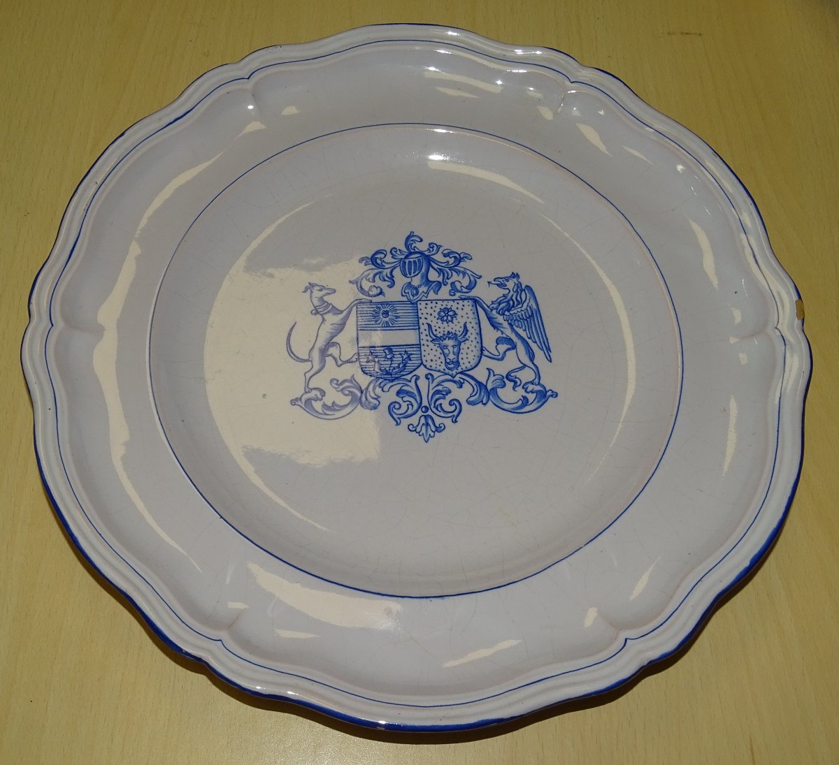 Emile Gallé, Suite Of 3 Earthenware Dishes With Coat Of Arms, 32.5 Cm-photo-6
