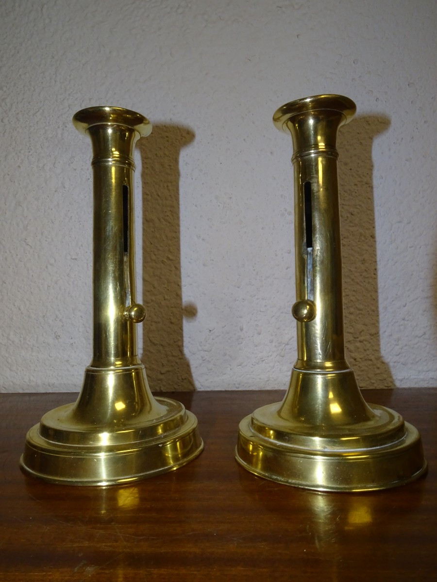 Ancienne Paire De Bougeoirs à Poussoir en Laiton XIXème