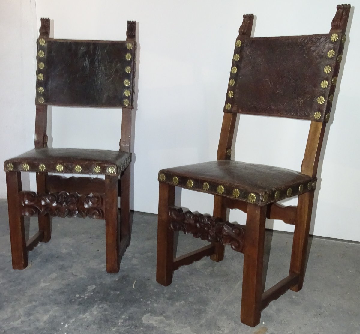 paire de chaises louis XIII renaissance d'époque XVIIème, cuir et clous bronze-photo-2