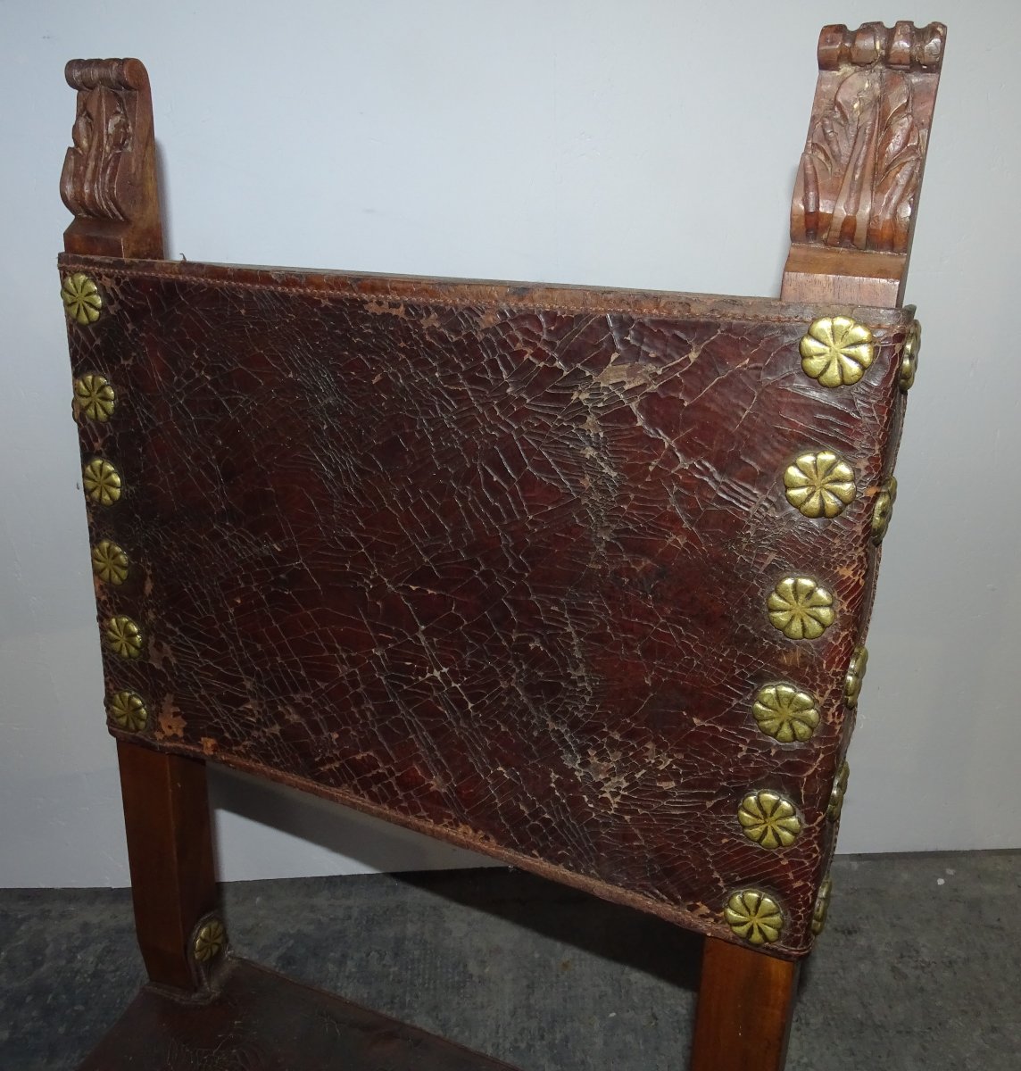 paire de chaises louis XIII renaissance d'époque XVIIème, cuir et clous bronze-photo-2