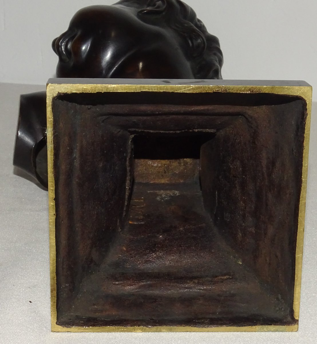 François Flamand DEUX BUSTES D'AMOUR SUR SOCLES bronze, patine brune -photo-5