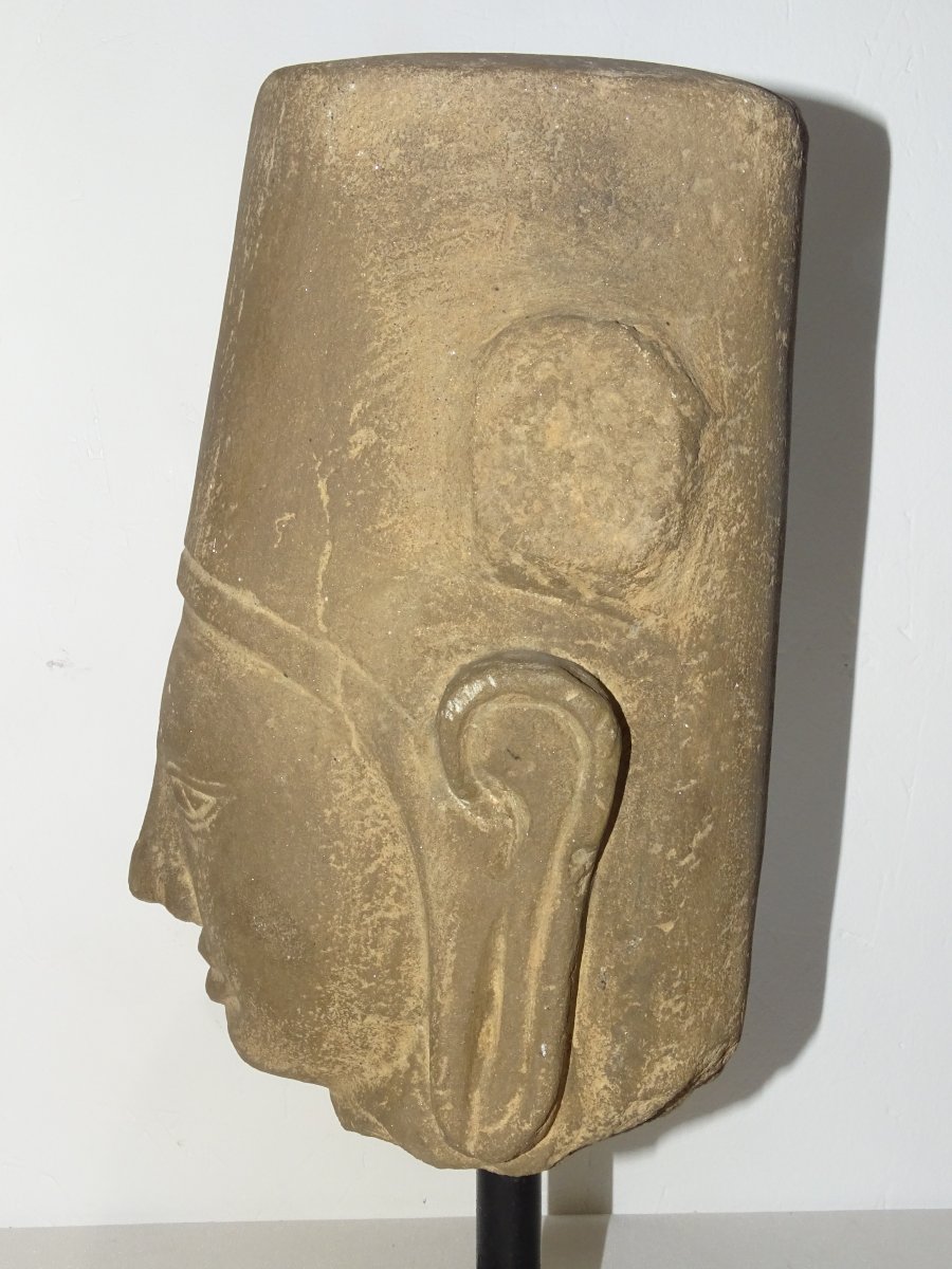 IMPORTANTE TETE DE VISHNU EN GRÈS GRIS SCULPTÉ, Cambodge, Phnom Da-photo-7