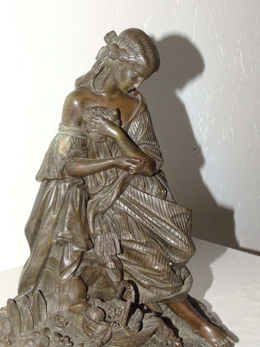 Jeune Fille à l'Oiseau, Bronze à Patine Brune Du XIXème