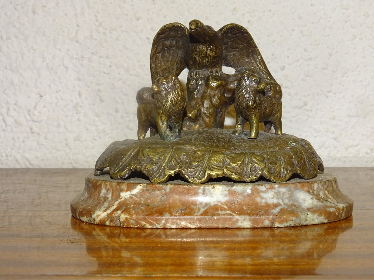 ancien presse papier de bureau a decor d'aigle et chiens, bronze, XIXème-photo-2