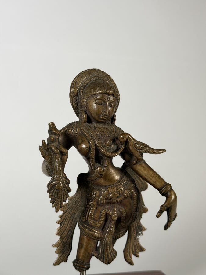 Sculpture en bronze représentant une apsara à l'oiseau soclée, XIXème-photo-2