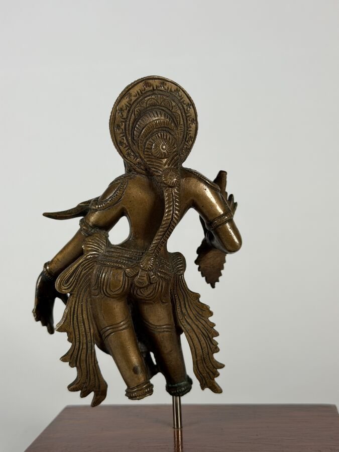 Sculpture en bronze représentant une apsara à l'oiseau soclée, XIXème-photo-3