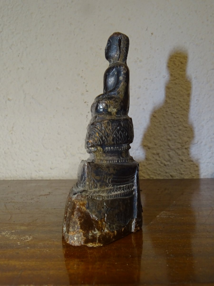 rare statuette de bouddha en pierre sculptée recouvert d'une feuille d'argent martelée. XVIIIèm-photo-3