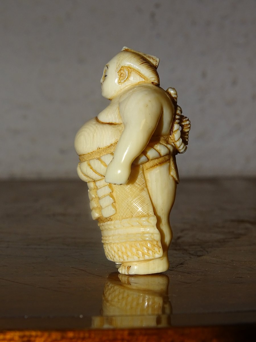 TADAYOSHI : UN NETSUKE IVOIRE D'UN YOKOZUNA (CHAMPION DE SUMO)-photo-3