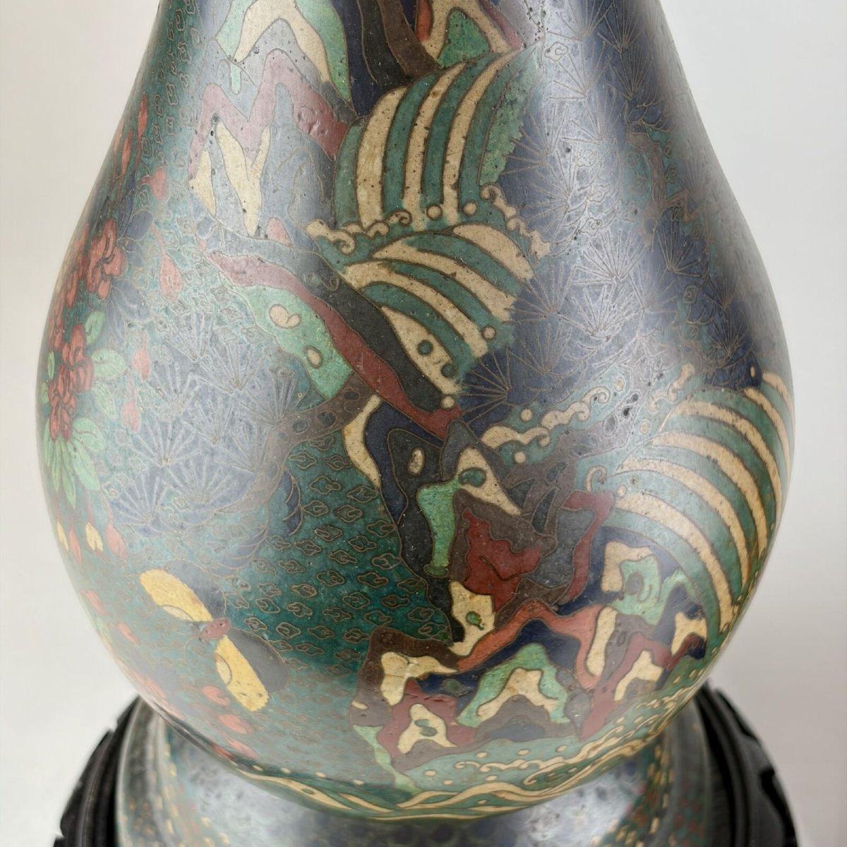 JAPON Paire de vases balustre à col évasé en émaux cloisonnés, XIXème-photo-3